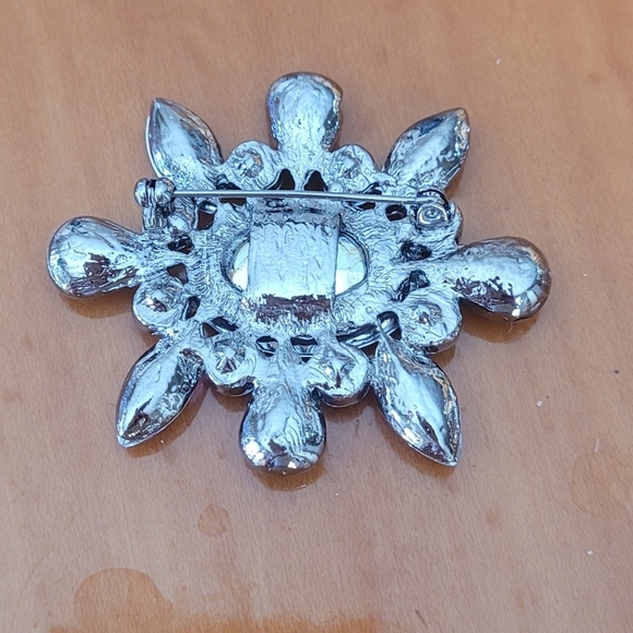 Vintage Dark and Pale Pink Rhinestone Silver Brooch - Picture 3 of 4